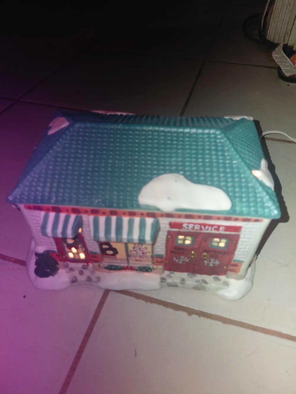 Green Roof Holiday Village Building Figurine - Decorative Home Accent